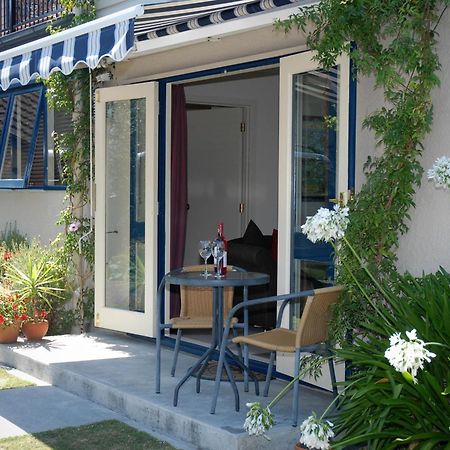 The Village Apartment, Just Steps To The Village Shops, Bars And Restaurants Havelock North Exterior photo