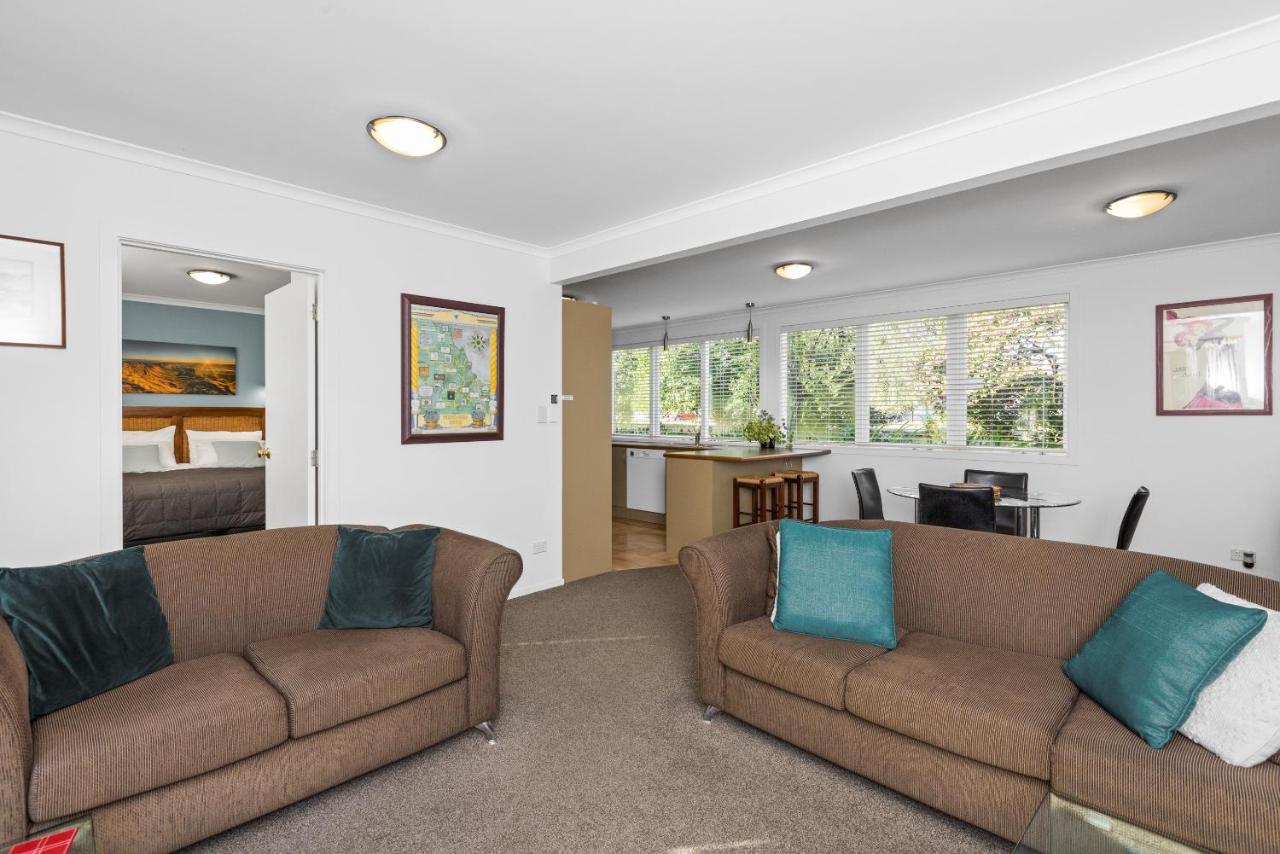 The Village Apartment, Just Steps To The Village Shops, Bars And Restaurants Havelock North Exterior photo
