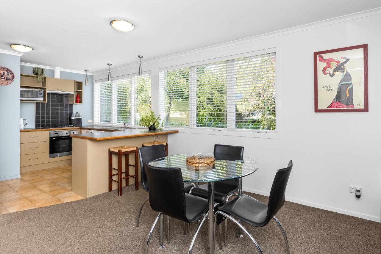 The Village Apartment, Just Steps To The Village Shops, Bars And Restaurants Havelock North Exterior photo